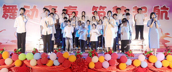 相信未来 21计算机动作制作班.JPG