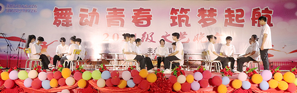 我们的校园生活2 21平面设计班.JPG